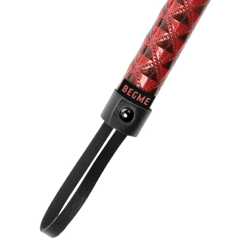 BEGME - FLOGGER EN CUIR VÉGAN ÉDITION ROUGE – Image 4