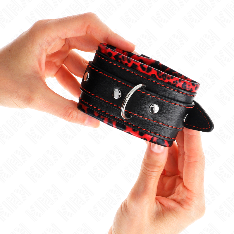 KINK - APPUI-POIGNETS DOUBLÉS DE FOURRURE ROUGE / NOIR RÉGLABLE 17-29 CM X 6 CM – Image 3