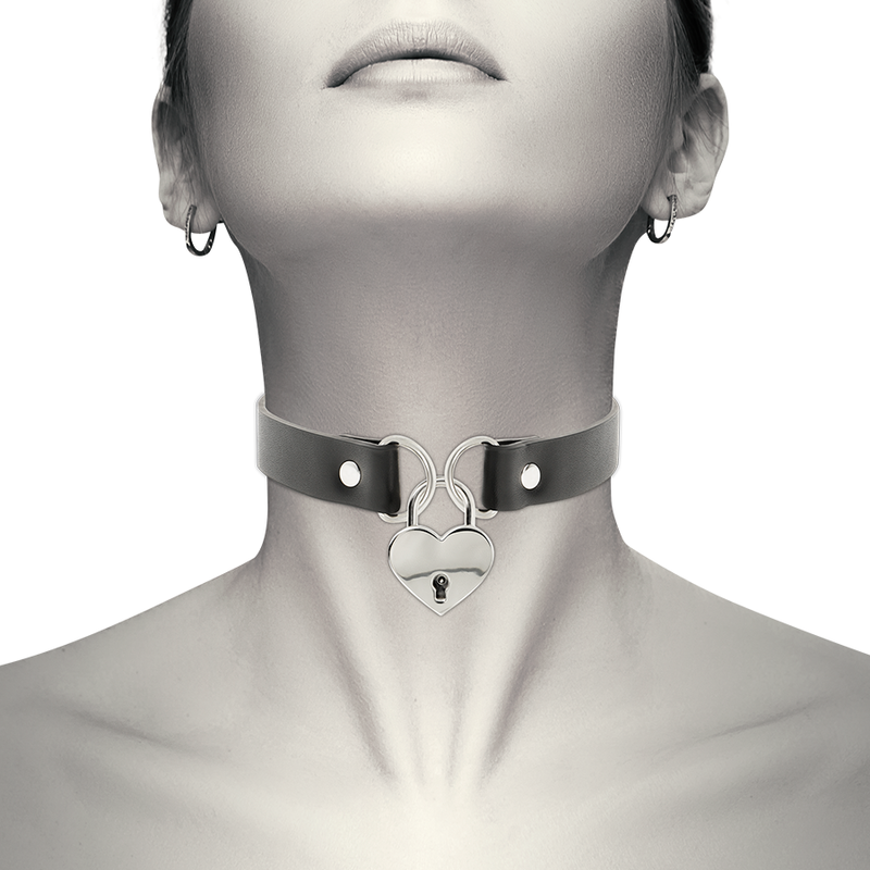 COQUETTE CHIC DESIRE - COLLIER EN CUIR VEGAN AVEC ACCESSOIRE COEUR AVEC CL? – Image 2