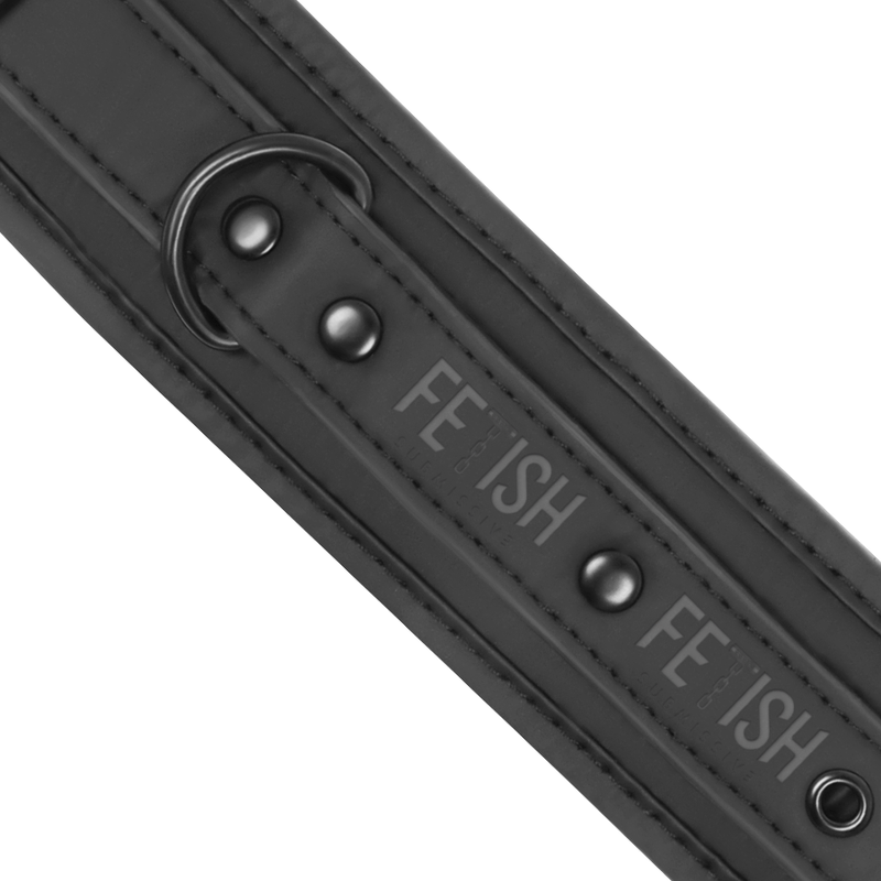 FETISH SUBMISSIVE - COLLIER ET MENOTTES EN CUIR VÉGAN AVEC DOUBLURE EN NOPRÈNE – Image 7